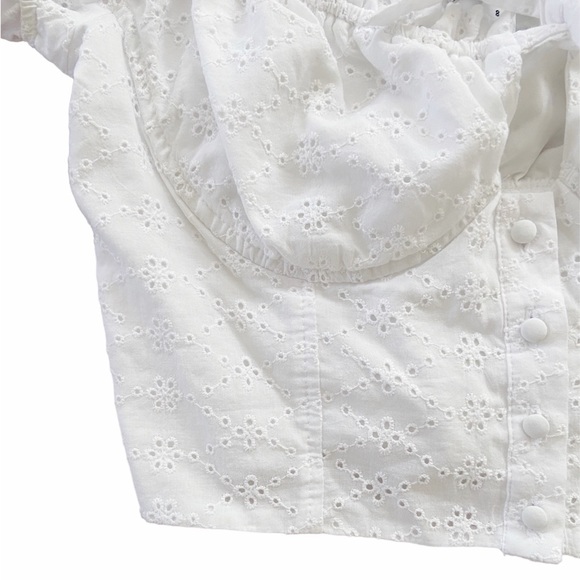 BAR III White Underwire Eyelet Crop Top Size 8 New - Picture 7 of 8